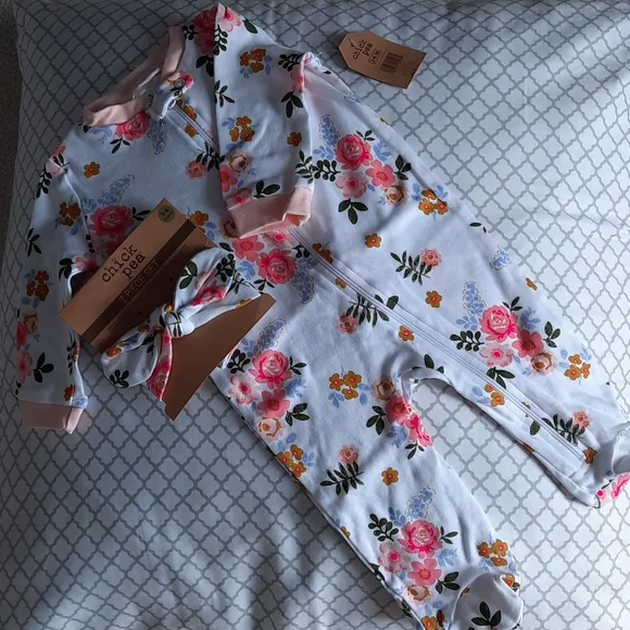 2 piece floral set. Footed onepice and headband - Picture 3 of 11